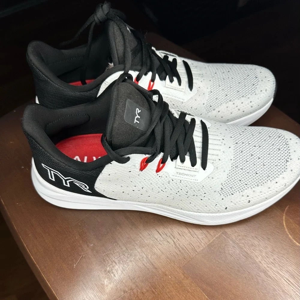 TYR Black and White Athletic Shoes Lightweight Performance - Picture 2 of 4
